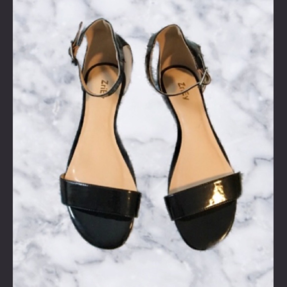 🌿Black Patent Leather Sandals
